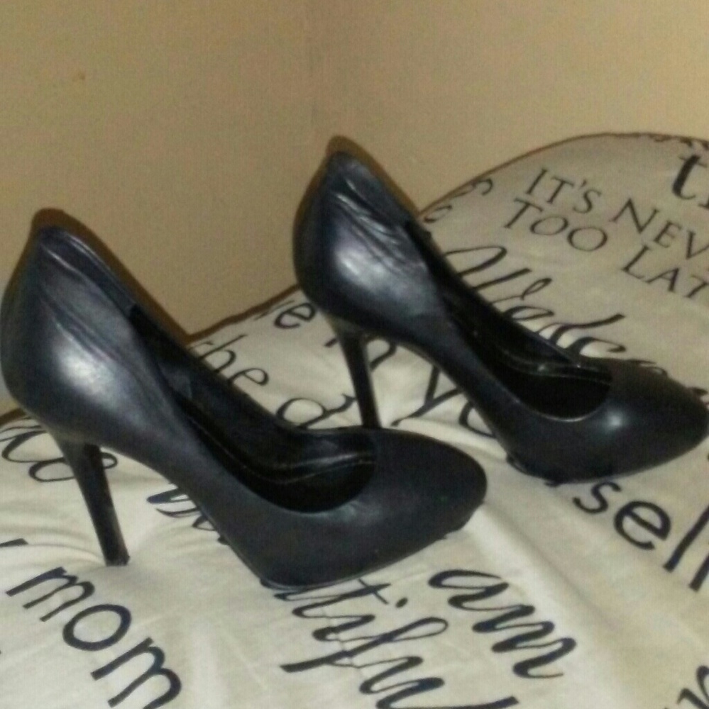Black BCBG 👠 Heels